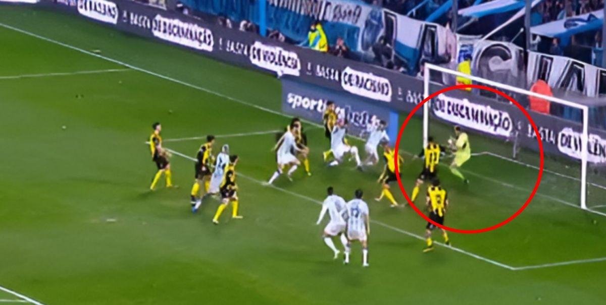 "Amigos de Peñarol, no se sorprendan": Hinchas comentan la actuación de Brayan Cortés ante Racing