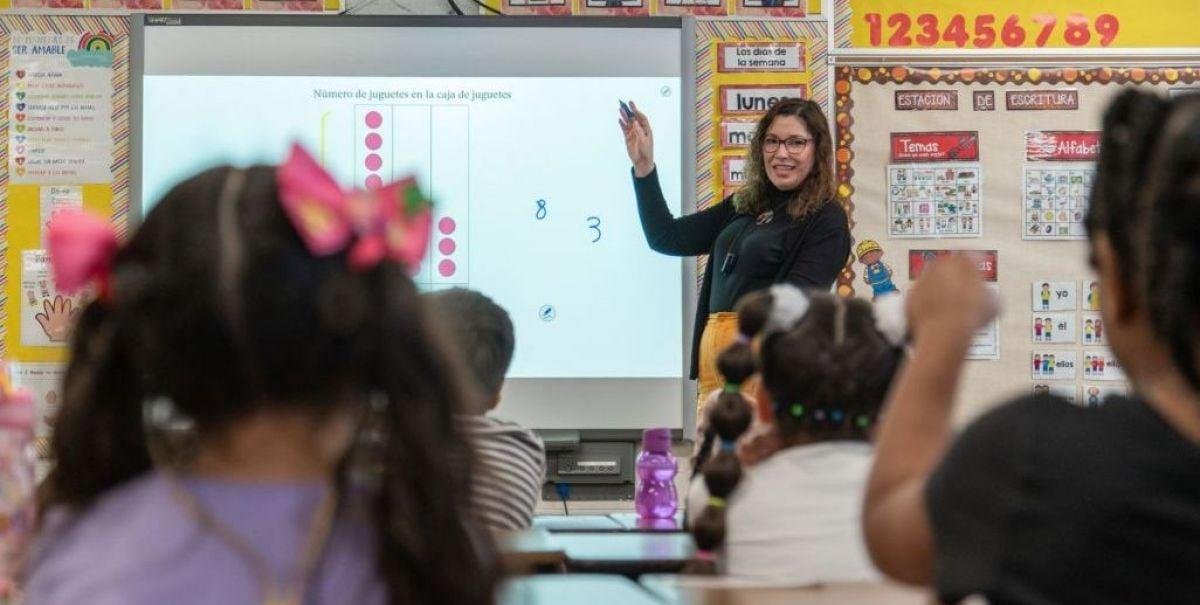 Sueldos desde los $3 millones: abren convocatoria para que profesores trabajen en Estados Unidos