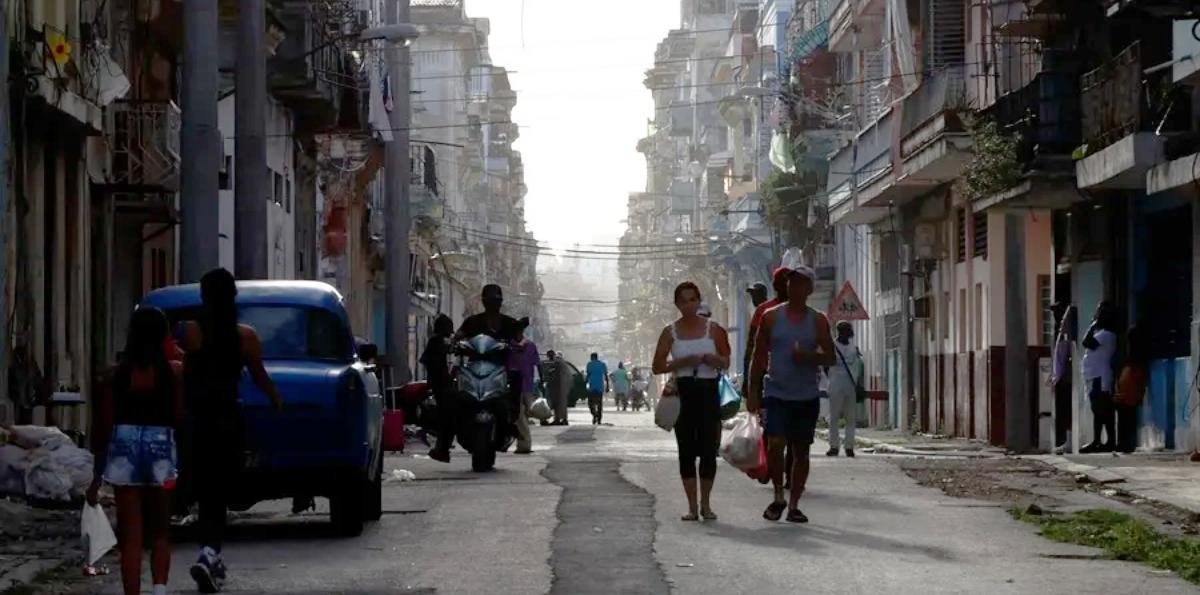 [Audio] Analista aprueba envío de ayuda: EE.UU. está asfixiando a Cuba a un costo humano altísimo