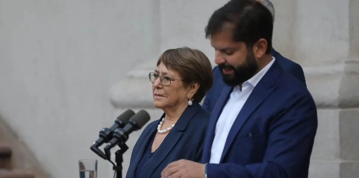 Encuesta Descifra: 54% cree que Bachelet tiene más capacidad de diálogo y supera a Boric en preparación presidencial