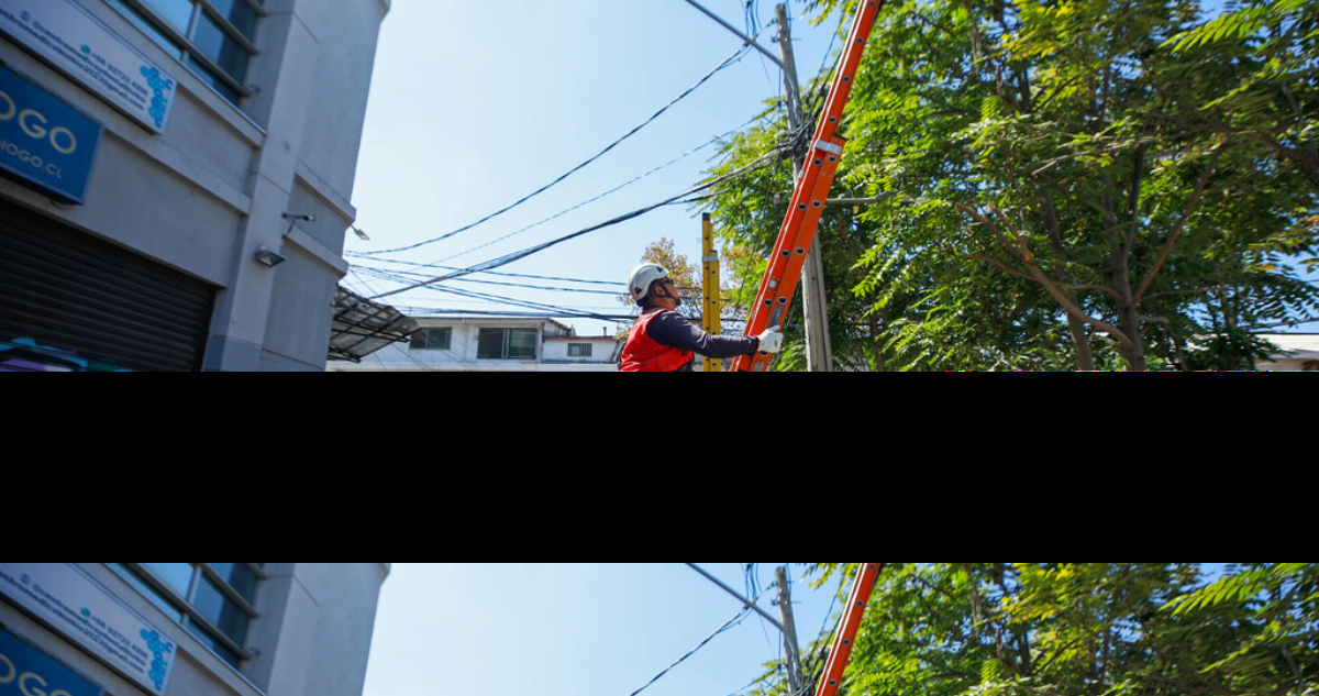 Municipio de Santiago ejecuta plan de retiro y ordenamiento de cables en desuso en barrio Franklin