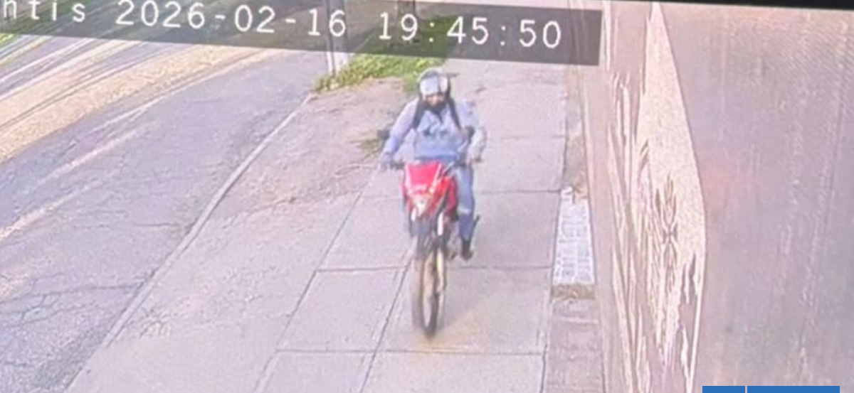 Mujer de 75 años muere atropellada por un motochorro que huía tras cometer robo en Maipú