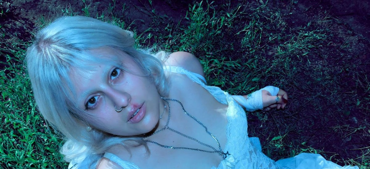 Pop alternativo en duelo: la artista chilena Conijitu lanzó su disco “Conejito x Siempre”