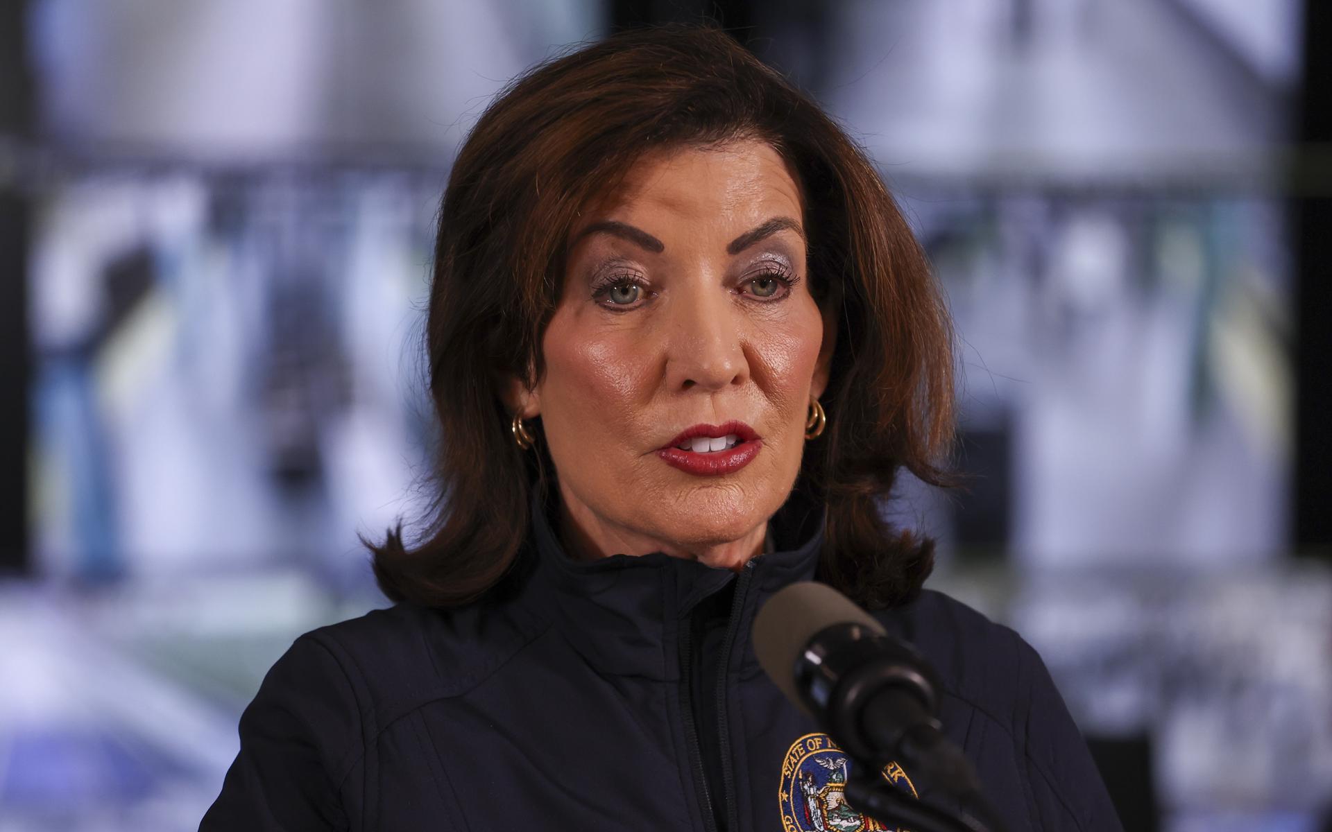 Nueva York propone prohibir la colaboración del ICE con policías locales para redadas