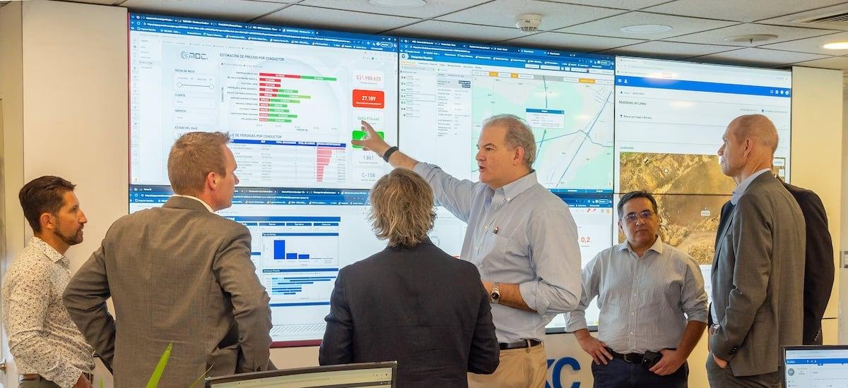 Así funciona el Centro de Monitoreo de Operaciones de DAF en Chile - La Tercera