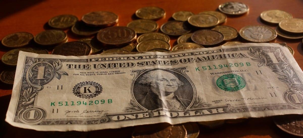 Dólar sube y termina con su racha a la baja - La Tercera