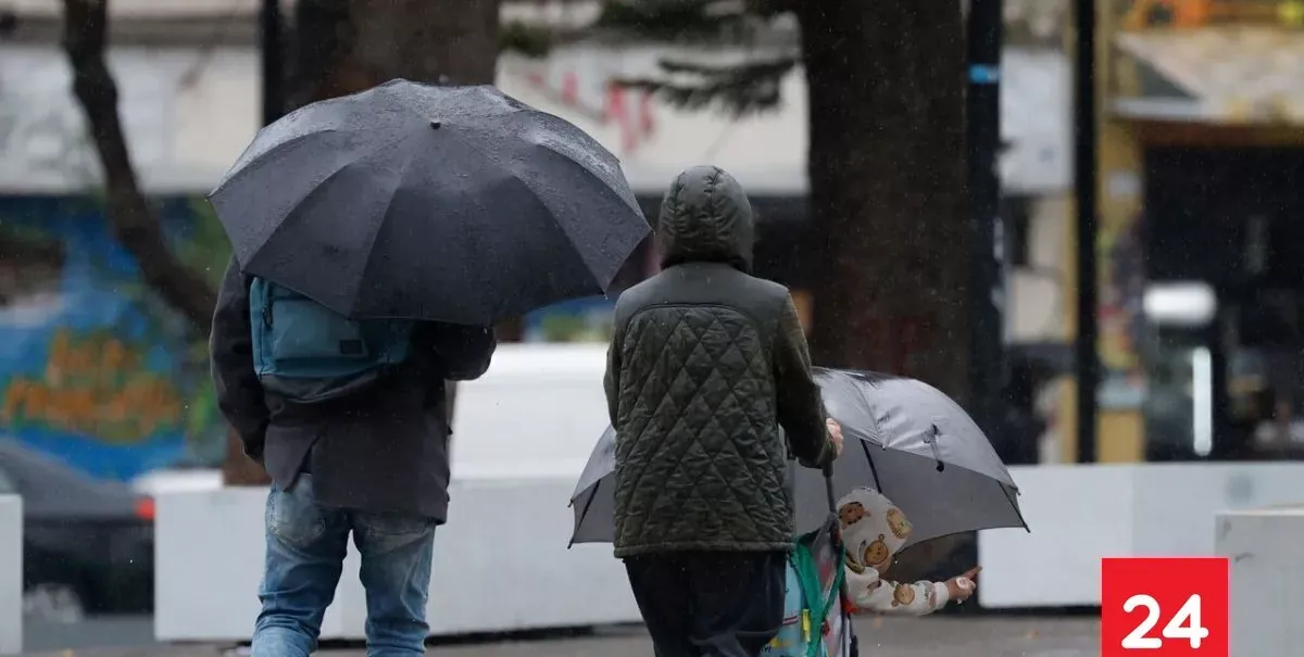 Personas aisladas, cortes de luz y anegamientos: Senapred realiza balance por sistema frontal y adelanta posibles tornados
