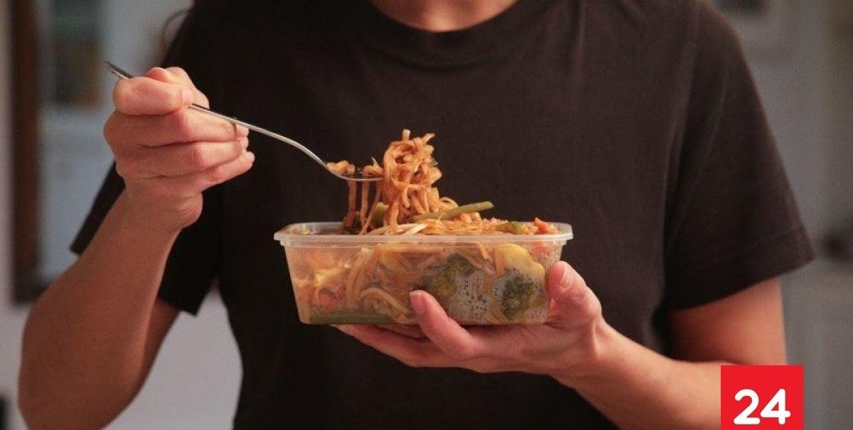 Informe alerta sobre riesgos para la salud de calentar comida en envases de plástico