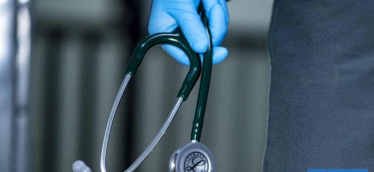 Médico imputado por abuso sexual en Cesfam de Ancud queda con prohibición de acercarse a la víctima