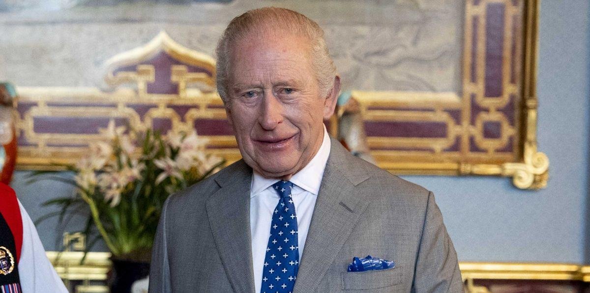 El caso del diseñador del Rey Carlos III: se quitó la vida luego de trabajo rechazado