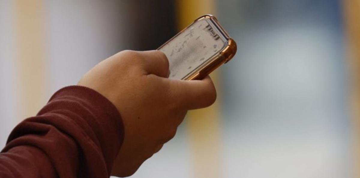 Modo Aula: Mineduc lanzó campaña sobre fin de uso de celulares en colegios