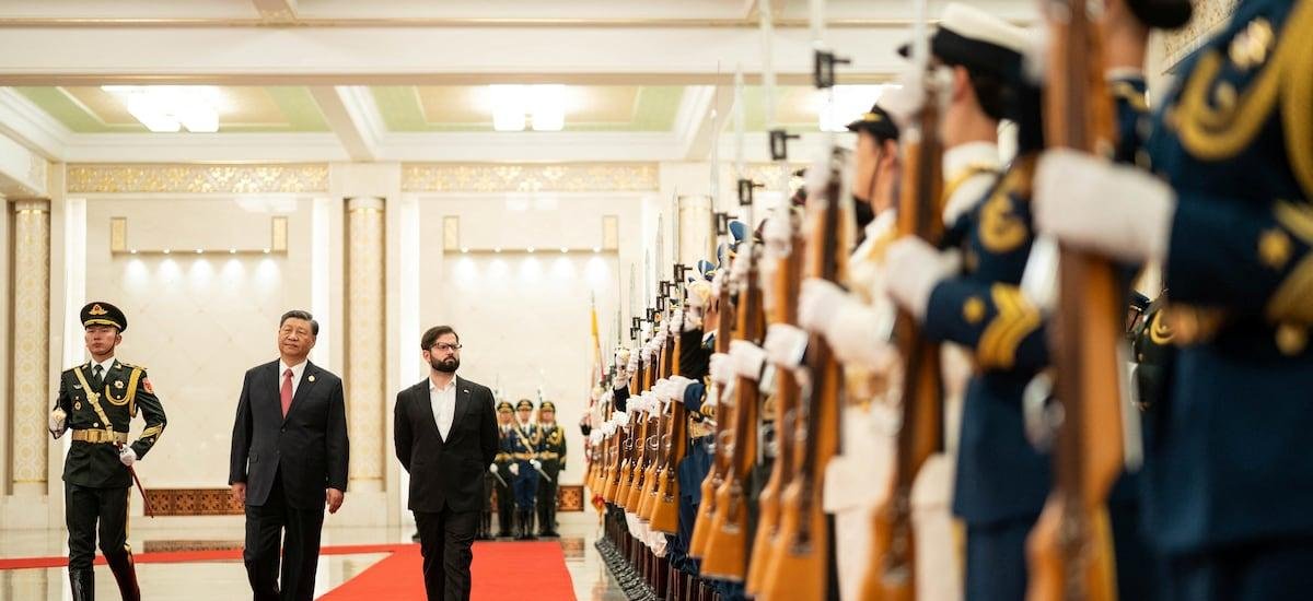 Gobierno deja en suspenso avance de proyecto chino y EE.UU. amenaza con sacar a Chile de la Visa Waiver - La Tercera