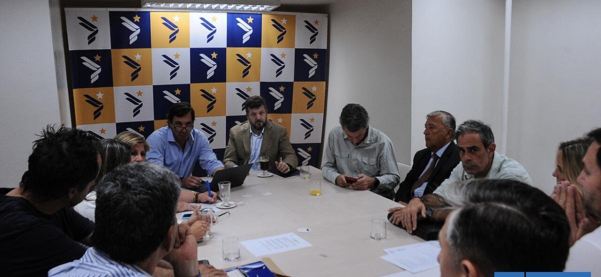 Partido Nacional Libertario exige convocar al Cosena por polémica con EEUU por cable China-Chile