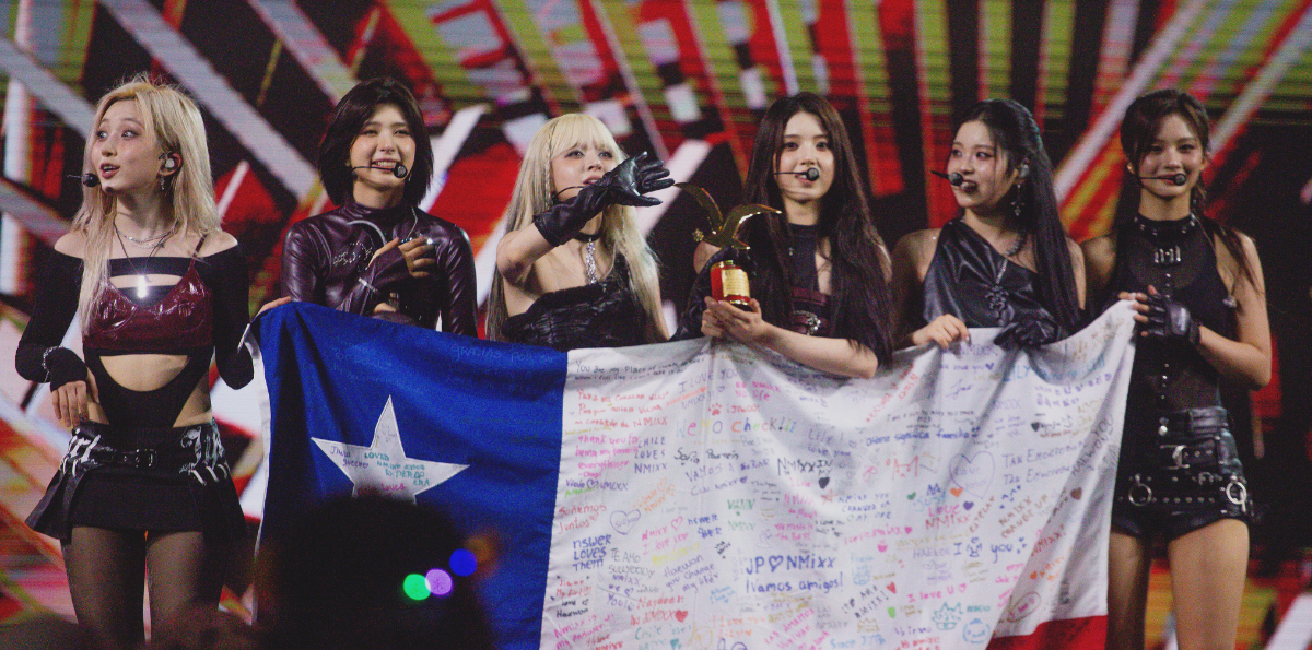 El controvertido análisis a show de NMIXX en Viña 2026: periodista acusó uso de playblack