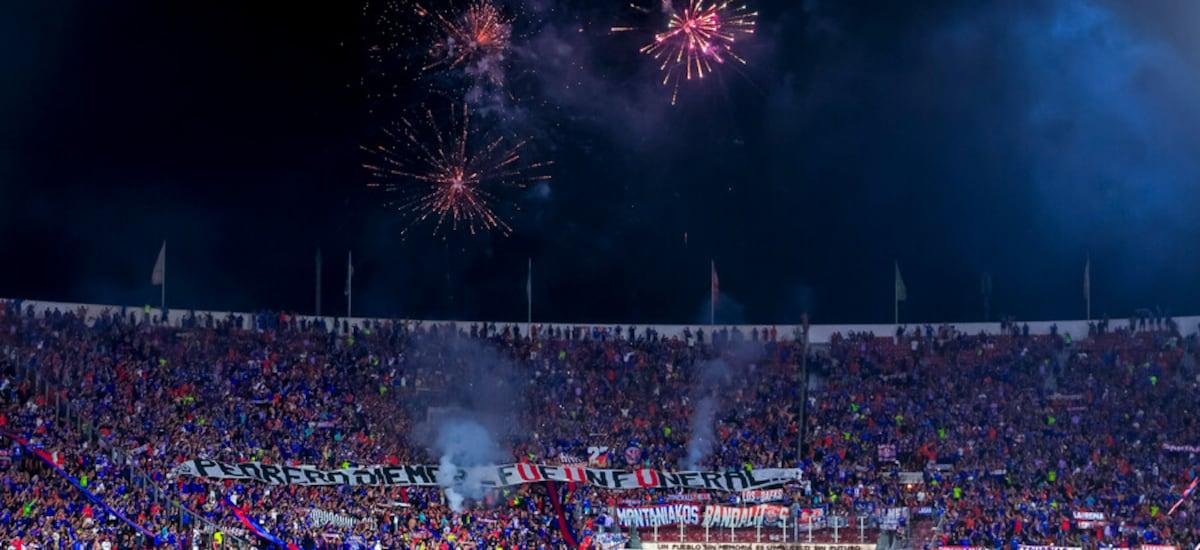 El escueto informe del árbitro del partido entre la U y Limache que consigna los nuevos incidentes de la barra azul