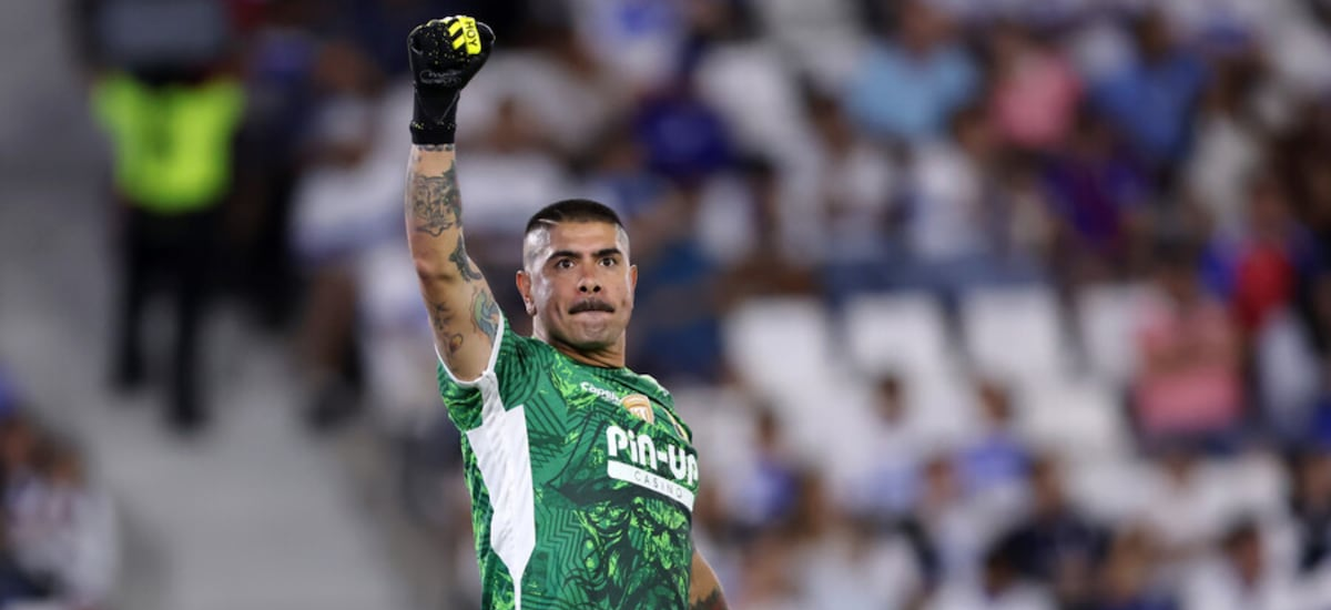 Mono Sánchez responde ante los cánticos de los hinchas de la UC: “Es parte del fútbol; imagino que están bien picados”