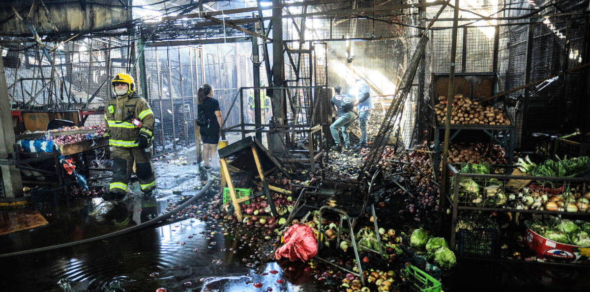 Las medidas de apoyo para los damnificados por el incendio en La Vega: pérdidas superarían los $10 millones