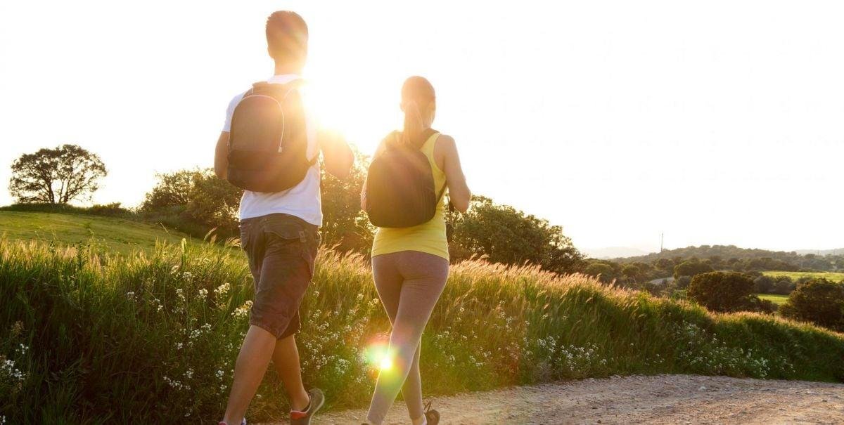 Qué es la caminata japonesa, la rutina que promete resultados visibles con pocos minutos al día