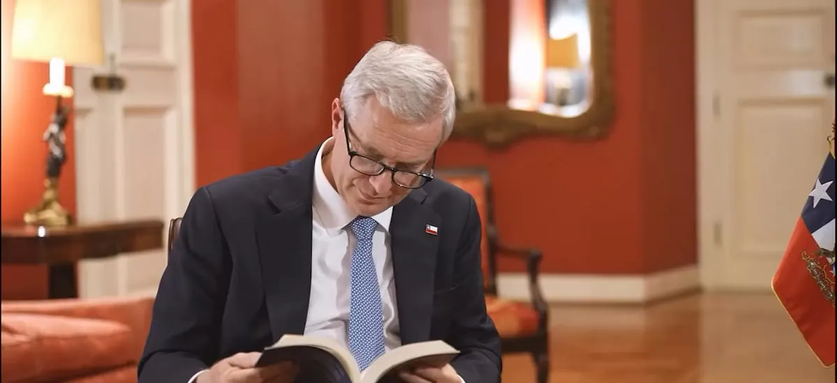 “Tres libros que me han hecho pensar en el país”: Las recomendaciones de Kast en el Día del Libro