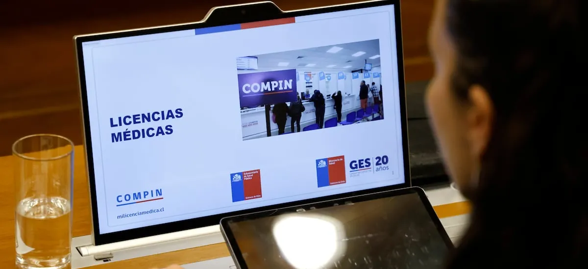 Licencias médicas: comienzan las formalizaciones y primeros seis imputados quedan con arraigo nacional y firma quincenal - La Tercera