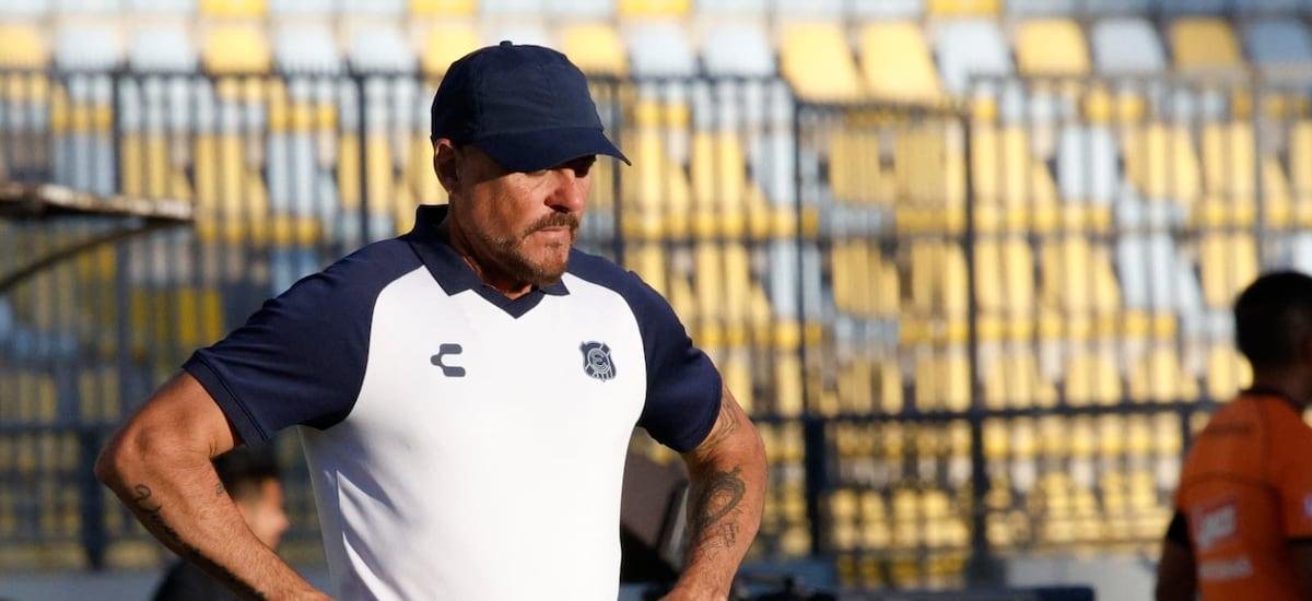 Javier Torrente no sigue en Everton y es el primer DT despedido del torneo - La Tercera