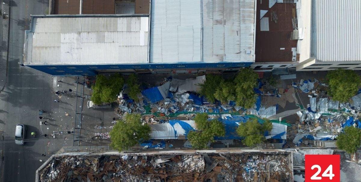 Enfrentamientos en Barrio Meiggs por retiro de toldos azules: Carabineros reporta 14 detenidos en dos días