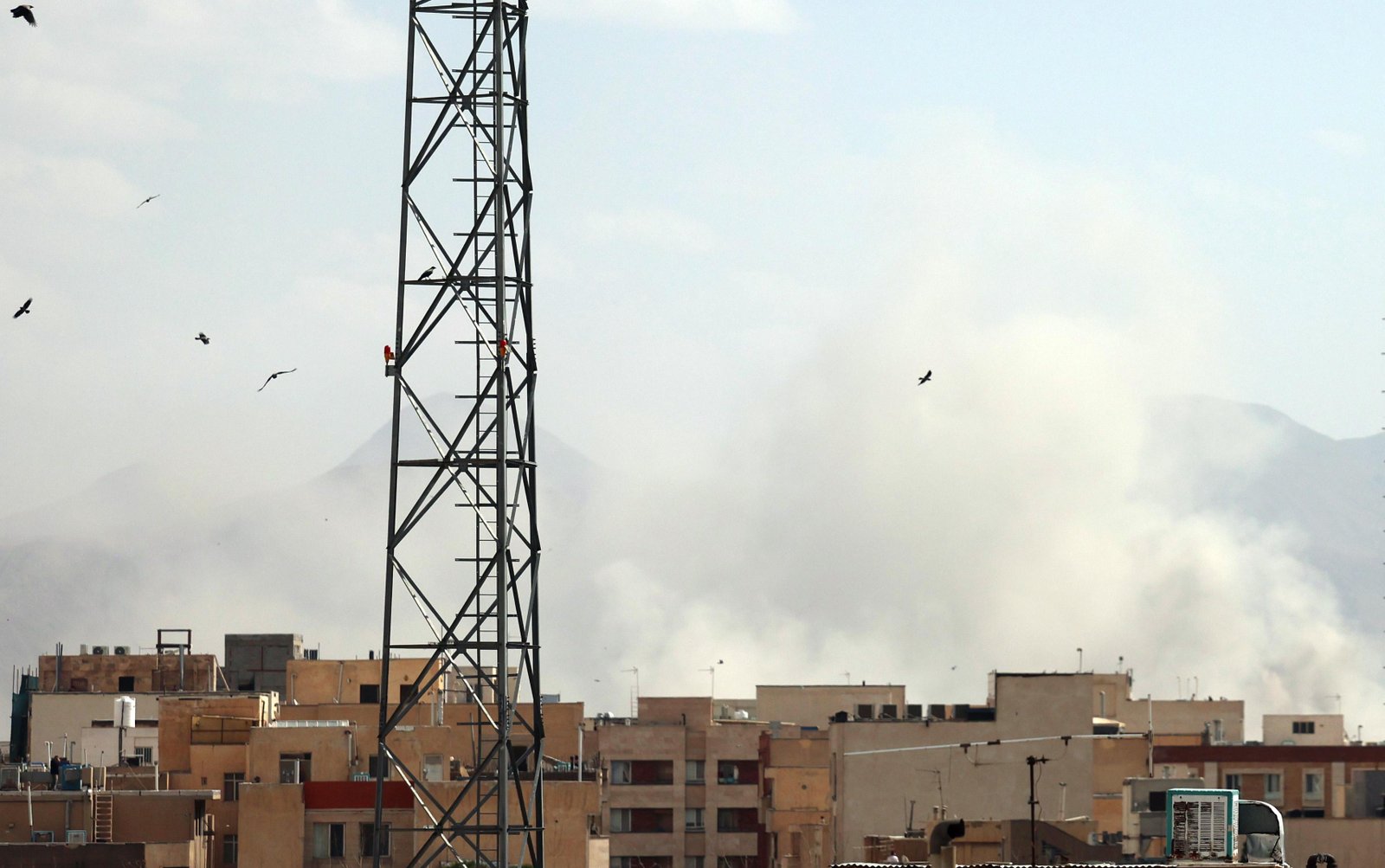 Seis cuentas en Polymarket ganan millones tras apostar al bombardeo de EE.UU. sobre Irán