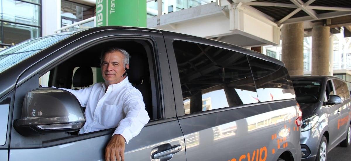 Transvip abre proceso para sumar conductores al Aeropuerto y calcula cuánto es lo que podrían ganar al mes - La Tercera