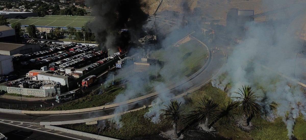Confirman tres fallecidos y al menos 17 lesionados en explosión e incendio en Renca