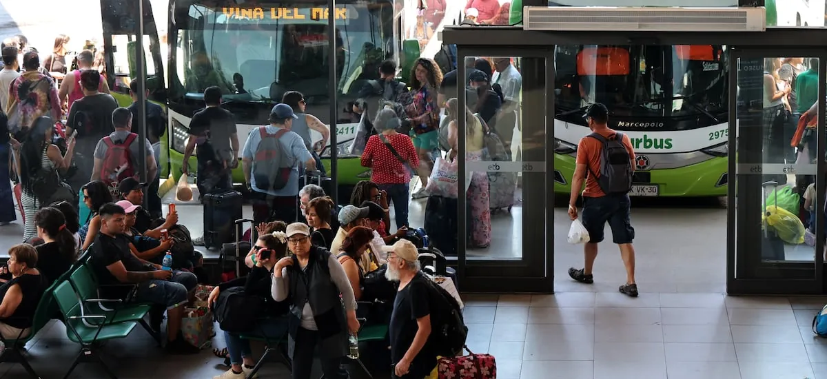 Gremio de buses muestra su preocupación por alzas del diésel: “Cada vez más difícil evitar que esta presión siga afectando el valor de los pasajes”