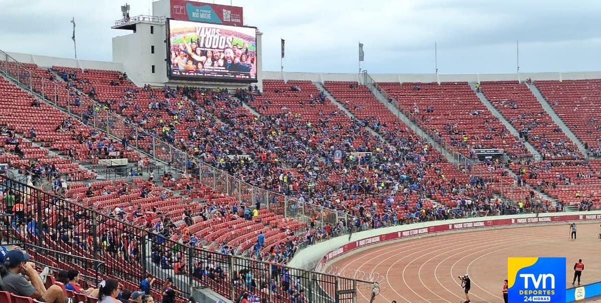 No lo podían creer: Himno de Colo Colo se escuchó por altoparlantes en el partido de la U
