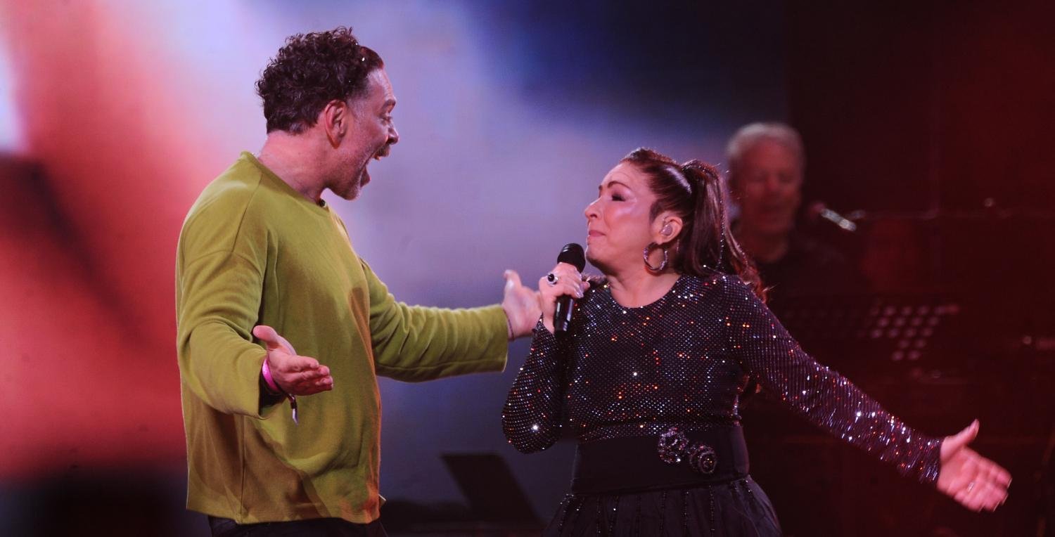 “Ustedes hoy son mi país”: Gloria Estefan emociona en Viña 2026 con “Cuba Libre”, subiendo a José Antonio Neme al escenario