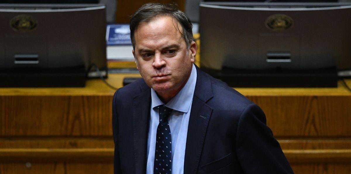 Trama Bielorrusa: chats indagados en causa Vivanco vinculan a asesor de Matías Walker en reuniones con jueces y notarios