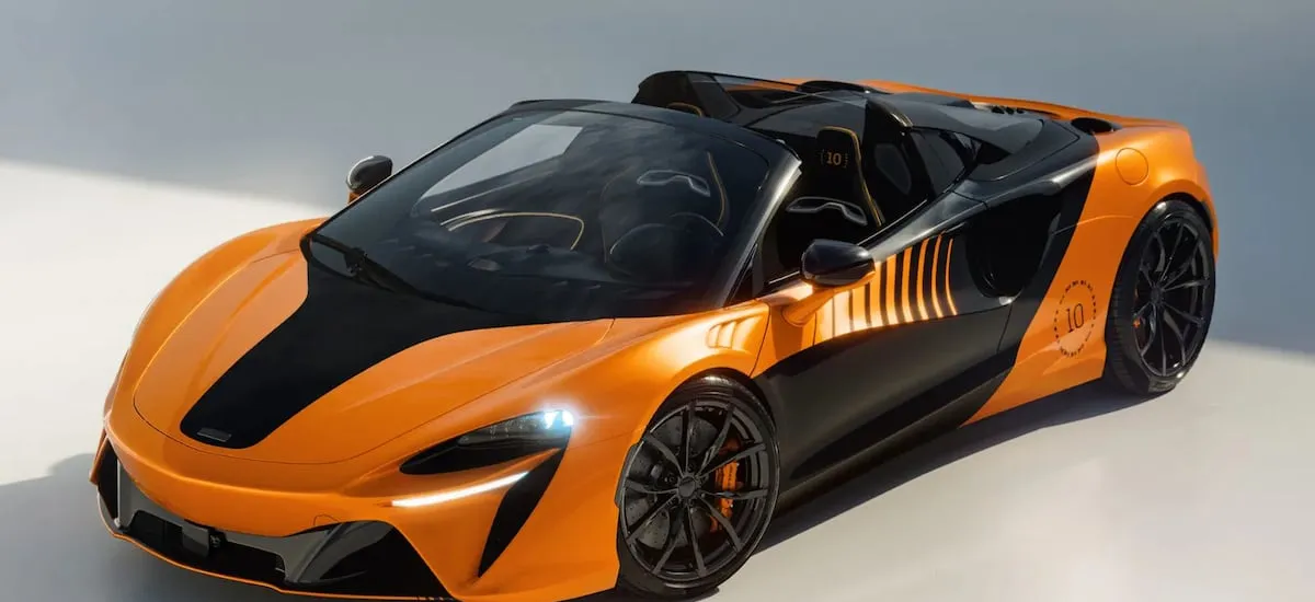 McLaren celebra sus títulos en la F1 con una edición exclusiva del Artura Spider