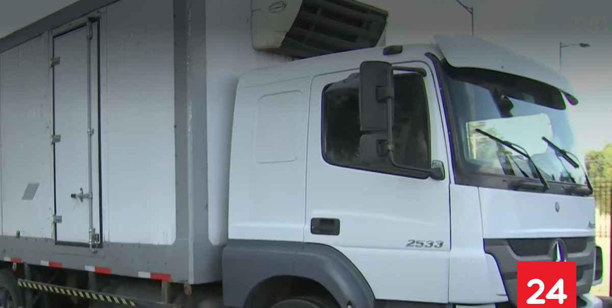 Misterio en Maipú: camión habría sido abandonado con 3.600 nectarines