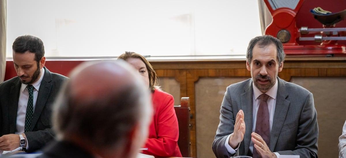 Grau rechaza idea de que hay una emergencia fiscal y aborda invitación de Kast por el tema