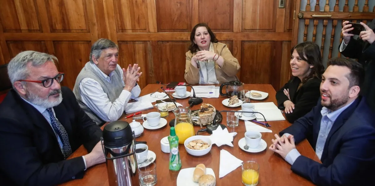 "Democracia Siempre": Oposición se coordina contra el Foro Madrid ante presencia del Presidente Kast