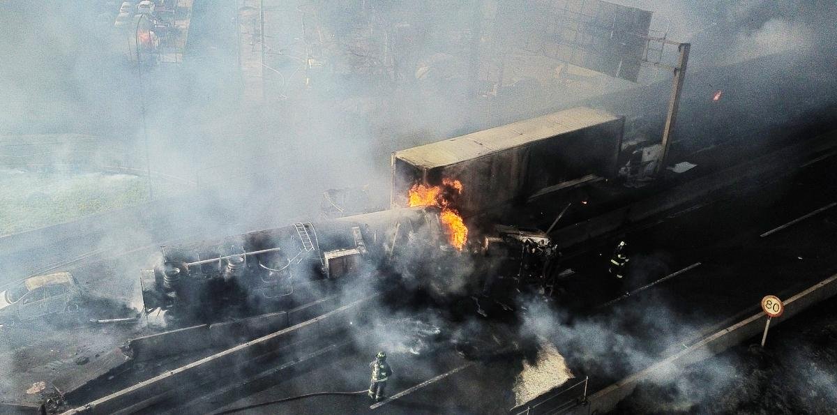 Colegio de Ingenieros propone crear ente similar a la DGAC para el transporte de carga peligrosa