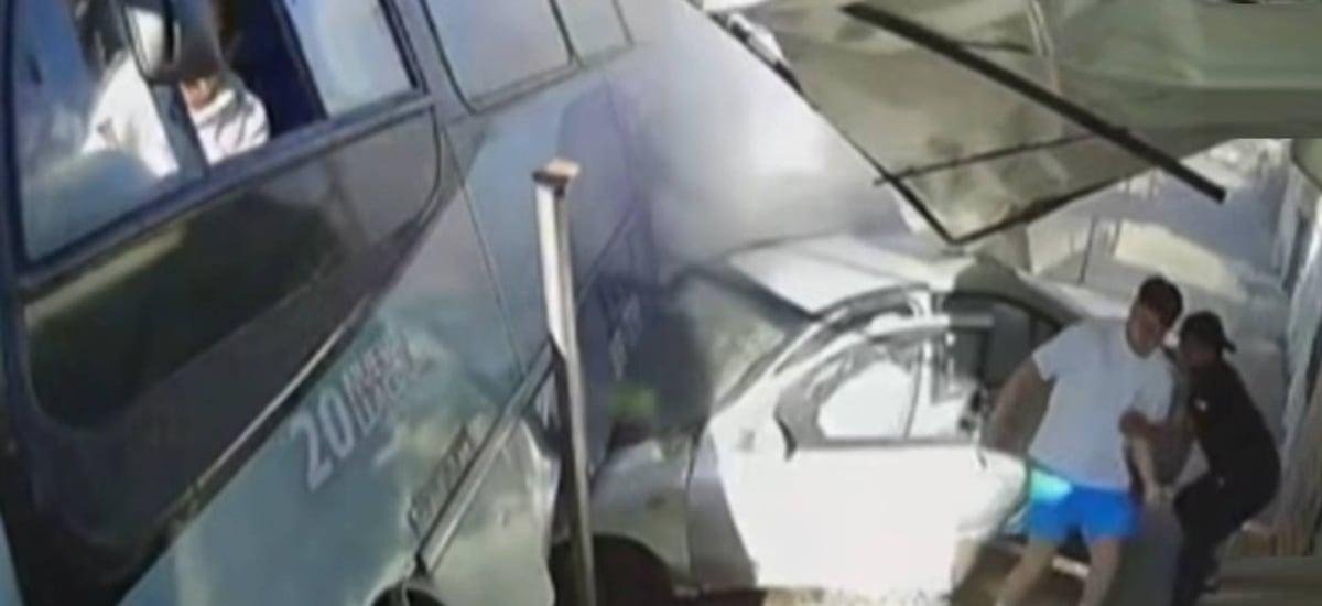 “Estaba como un papel”: habla testigo que auxilió a chofer que zafó de milagro y explica su extraña reacción