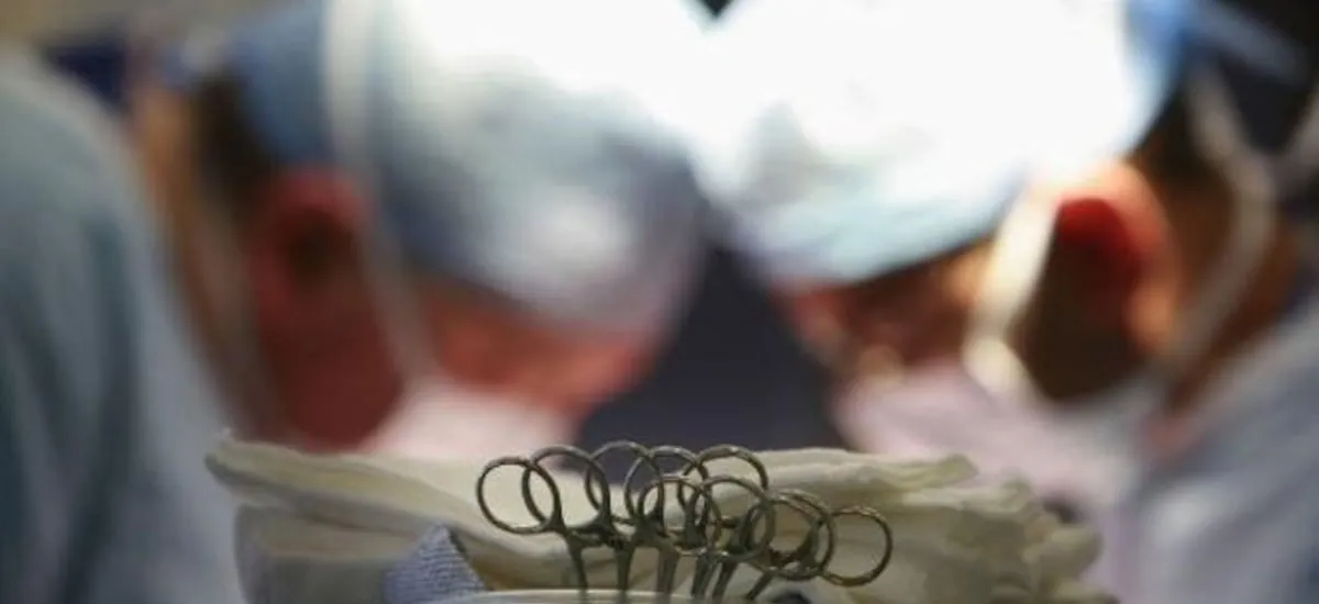 Contraloría detecta que dos médicos becados trabajaron menos de seis meses en seis años
