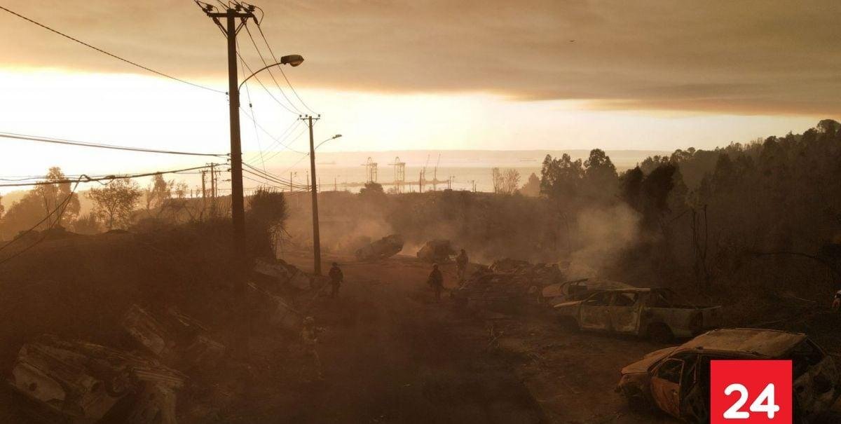 "Edificios derrumbados y coches carbonizados": Así reaccionó la prensa internacional por los incendios forestales en Chile