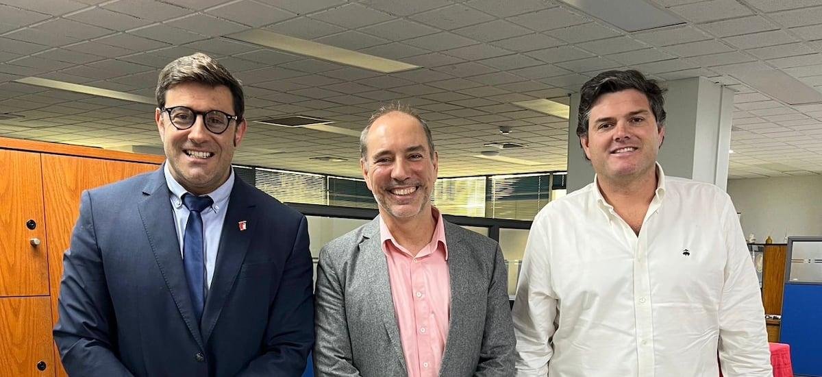 Licencias de conducir digitales: el flanco abierto del ministro Muñoz que De Grange se comprometió a abordar con la ACHM