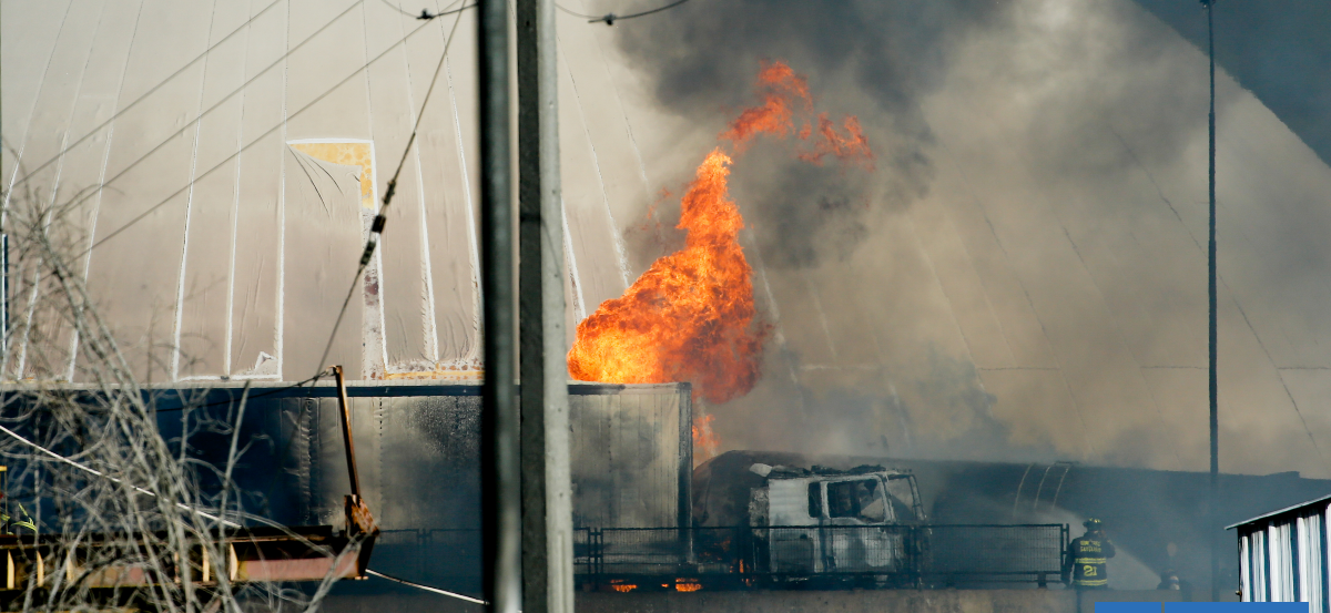 Explosión en la RM: Bombero confirma que víctimas se lanzaron desde puente para huir de las llamas