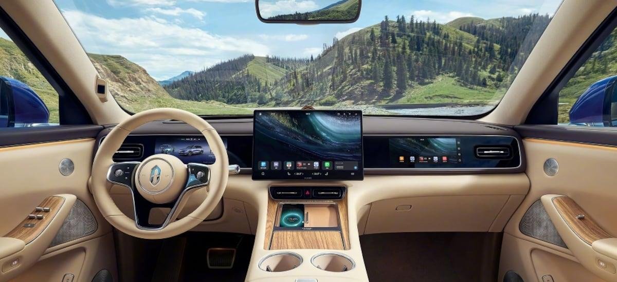 Exdiseñador de Apple dice que las pantallas táctiles no son adecuadas para los vehículos - La Tercera