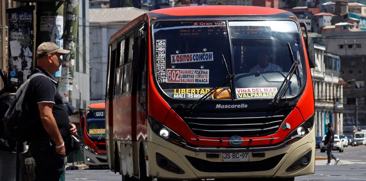 Gobierno inyectará fondos para contener alza de transporte regional en abril