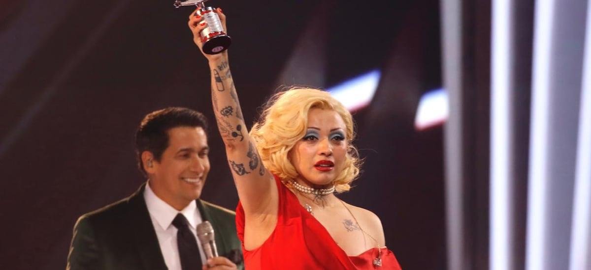 Mon Laferte se convierte en la sexta y más joven artista en recibir Gaviota de Platino en Viña - La Tercera