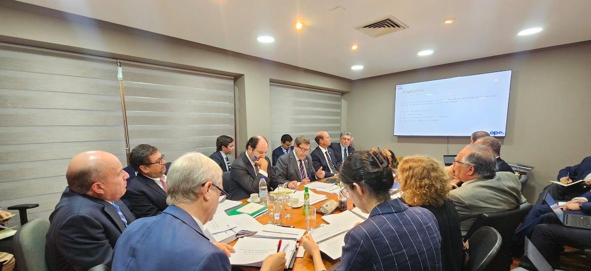 Kast ocupa dos “balas de plata” para el SII y la DT, y realiza primer “gabinete” económico para delinear hoja de ruta