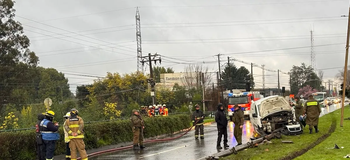 Dos mayores de edad fallecen tras choque entre furgón y bus que llevaba juveniles de Deportes Temuco en La Araucanía