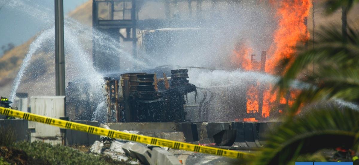 Suben a 10 fallecidos por explosión de camión en autopista en Renca