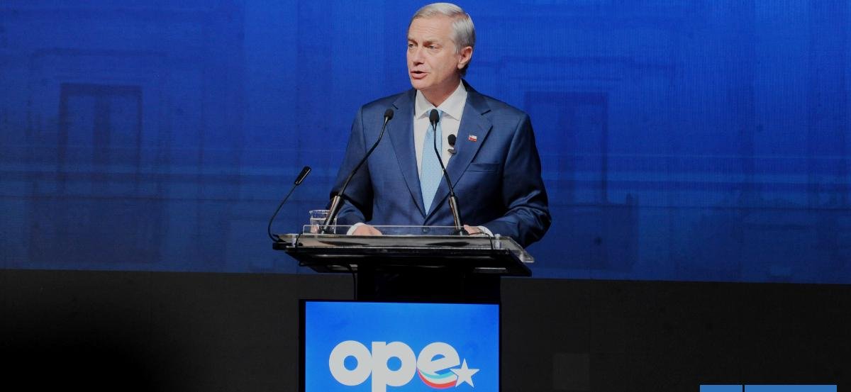 "Deudas de favores" vs "polémica artificial": las dudas sobre el financiamiento de la OPE de Kast
